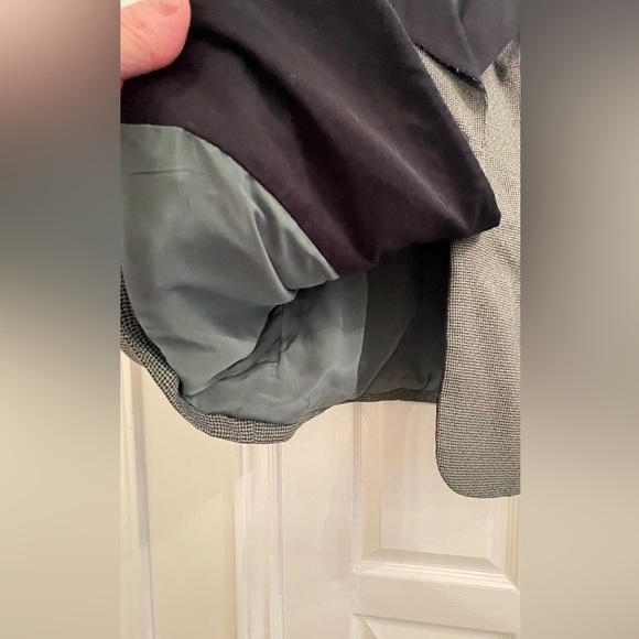 EUC green blazer - Picture 5 of 8